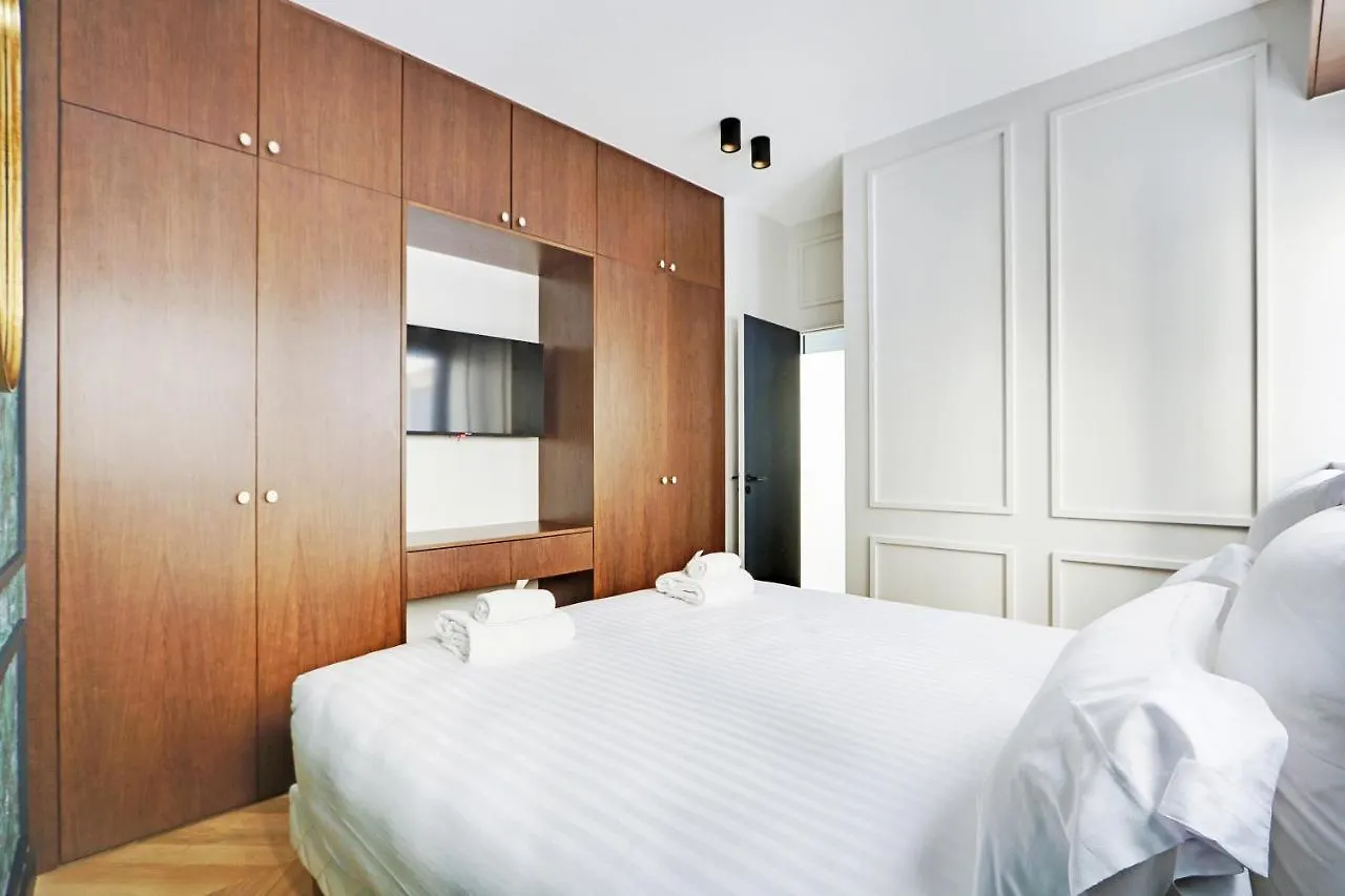 Pick A Flat'S Apartment In Triangle D'Or - Pierre 1Er De Serbie Paris France