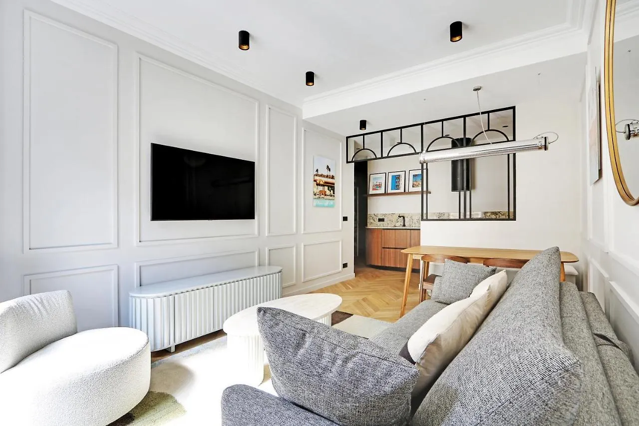 Pick A Flat'S Apartment In Triangle D'Or - Pierre 1Er De Serbie Paris France