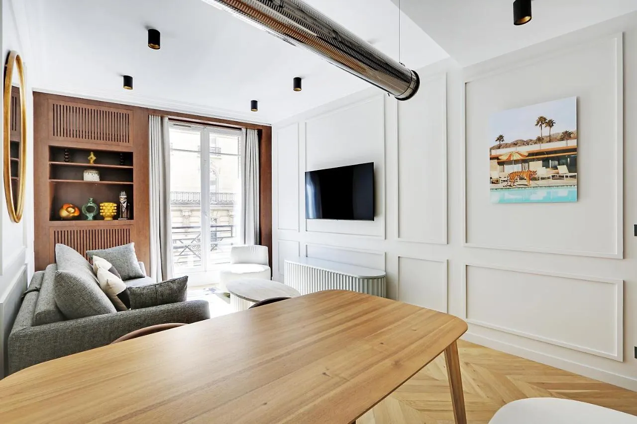 Pick A Flat'S Apartment In Triangle D'Or - Pierre 1Er De Serbie Paris