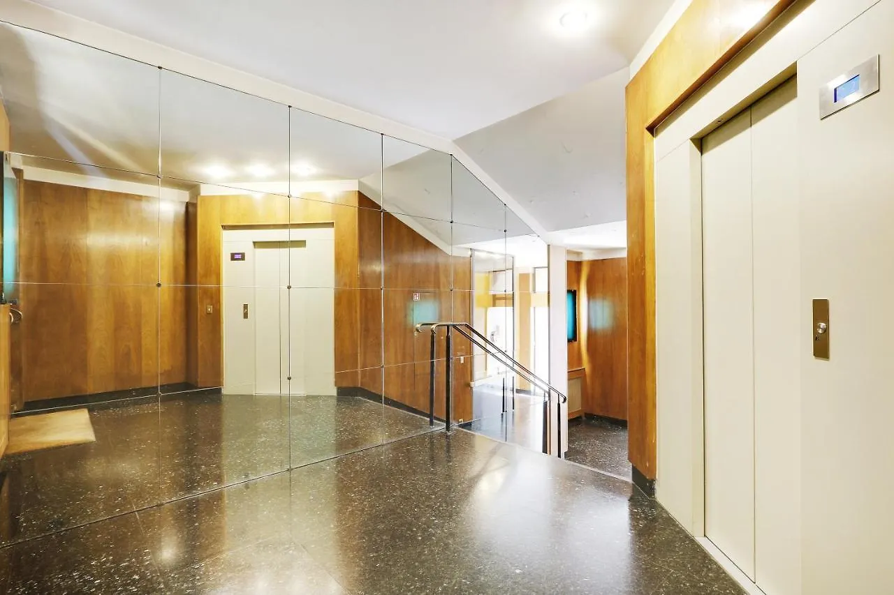 Pick A Flat'S Apartment In Triangle D'Or - Pierre 1Er De Serbie Paris