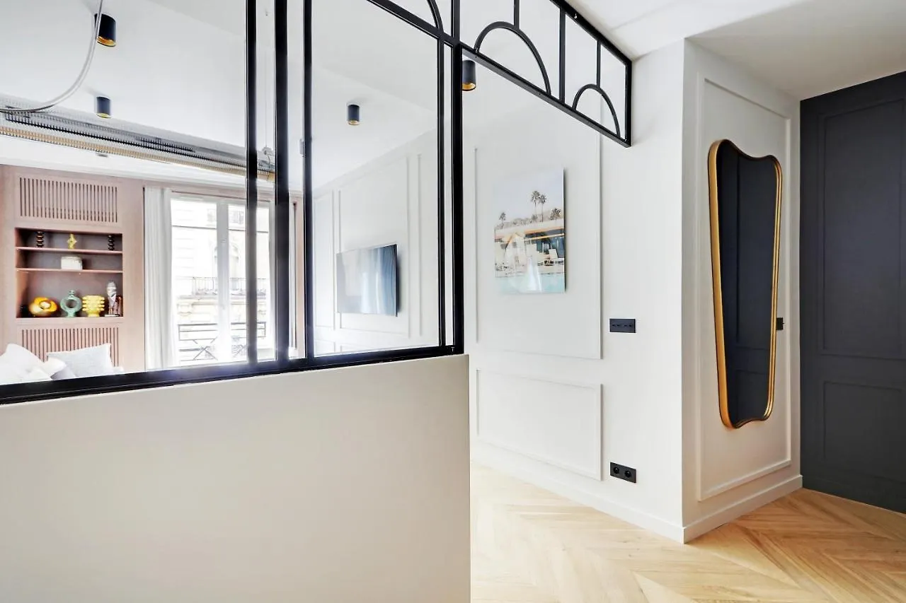 Pick A Flat'S Apartment In Triangle D'Or - Pierre 1Er De Serbie Paris 0*,
