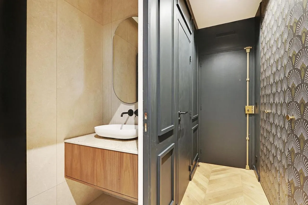 Pick A Flat'S Apartment In Triangle D'Or - Pierre 1Er De Serbie Paris