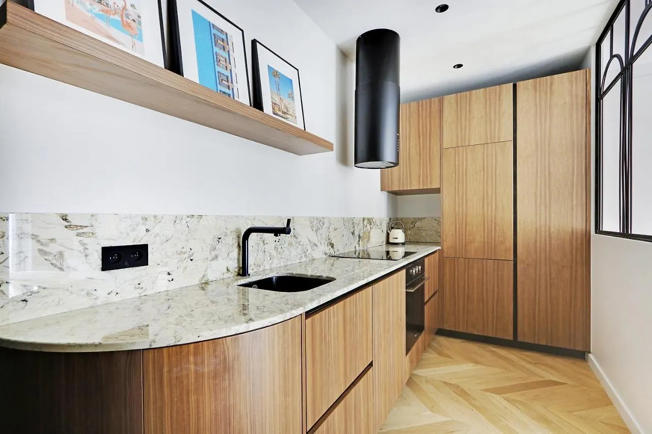 Pick A Flat'S Apartment In Triangle D'Or - Pierre 1Er De Serbie Paris