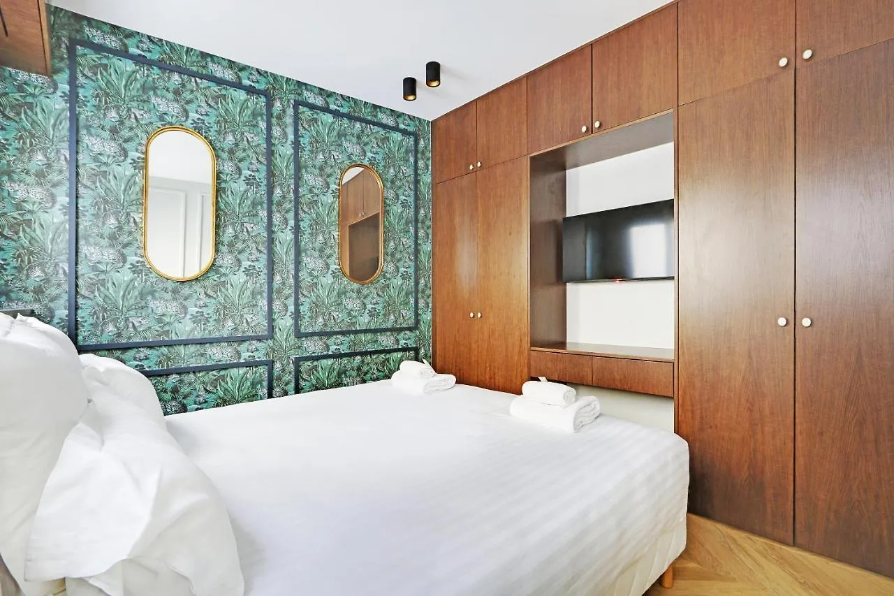 Pick A Flat'S Apartment In Triangle D'Or - Pierre 1Er De Serbie Paris